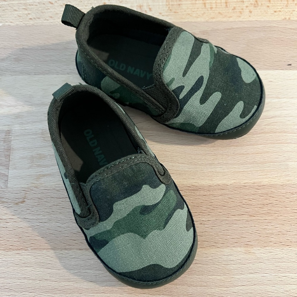 New Old Navy slip on camo boys shoes 12-18 month